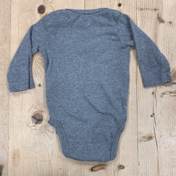 Baby Boy Lot- 0-3 Mo. Carters Incl. Old Navy Brand- 4 shirts-2 pants-1 pr socks - Picture 12 of 17